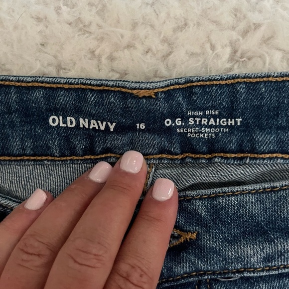 Old Navy OG High Rise Straight Distressed Jean Shorts - Picture 3 of 4